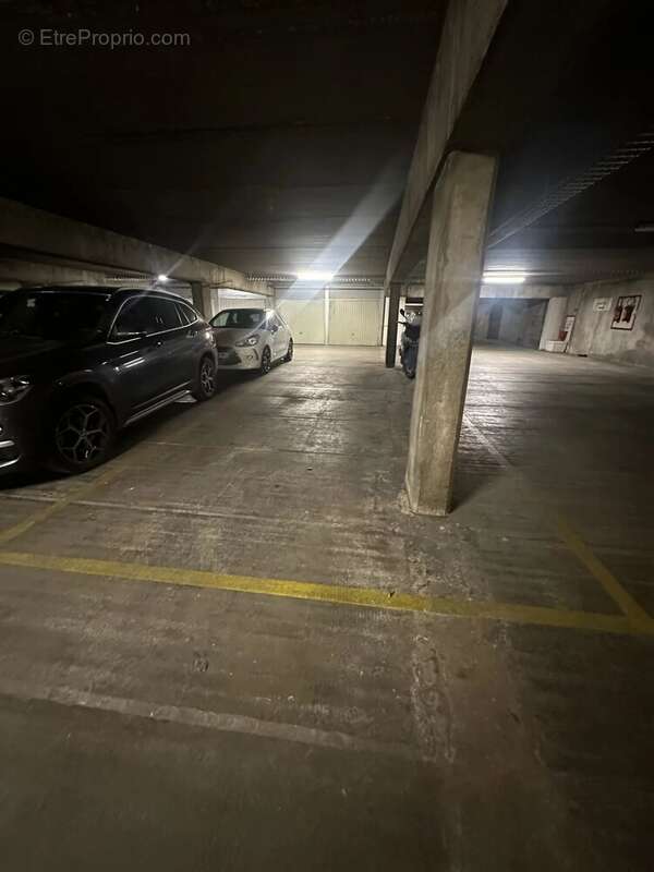 Parking à PARIS-19E