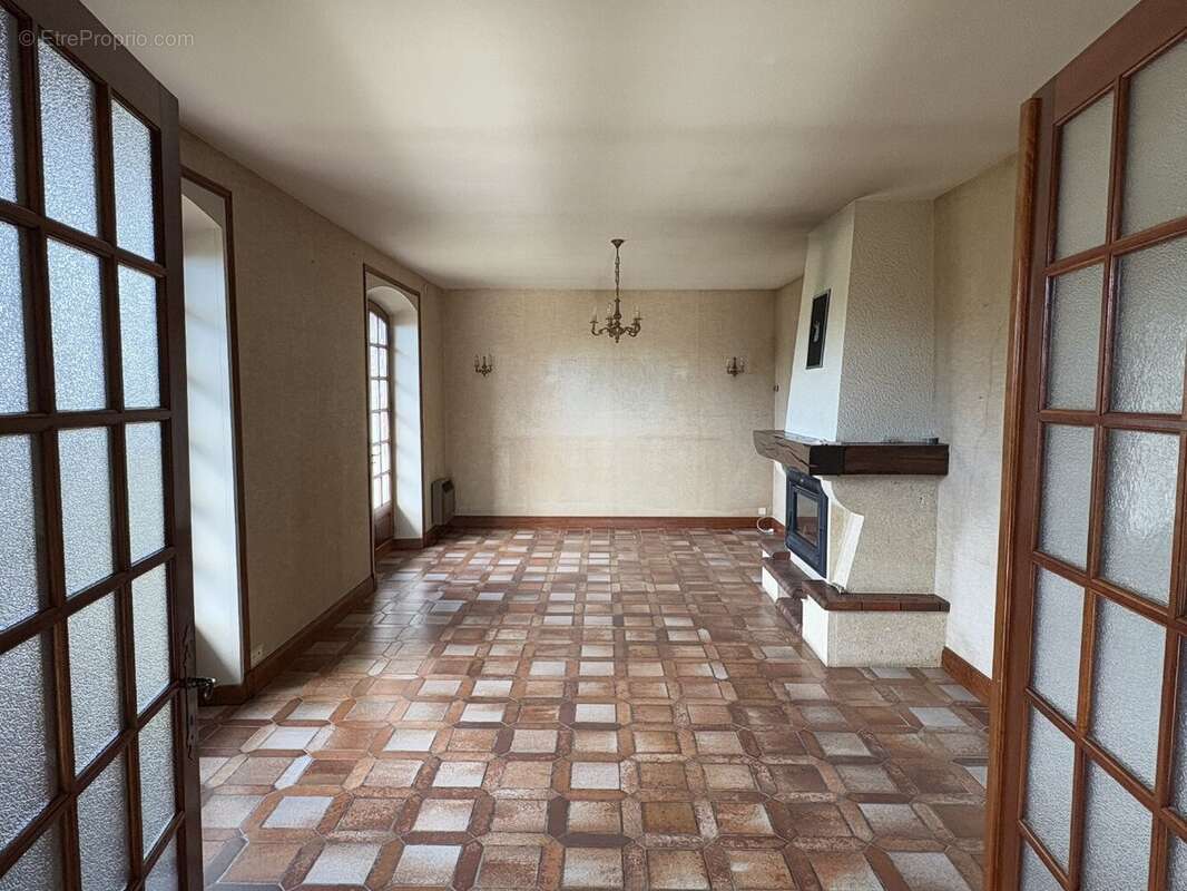 Maison à SAINT-FORT-SUR-LE-NE