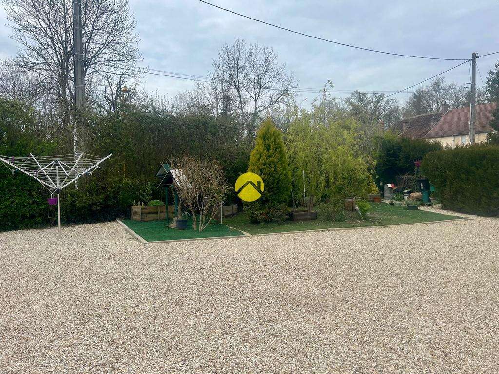 Maison à SAINT-AMAND-EN-PUISAYE