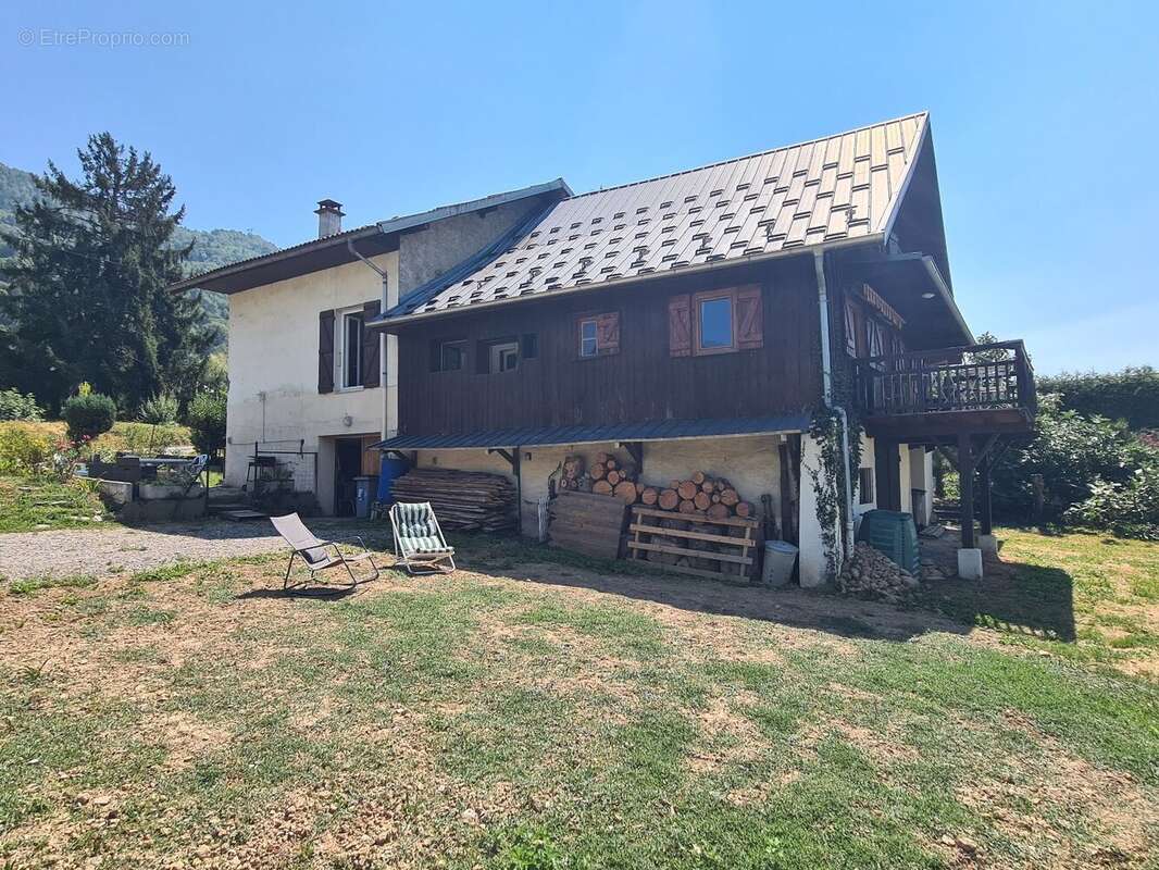 Maison 184 m² à Venthon  - photo 2