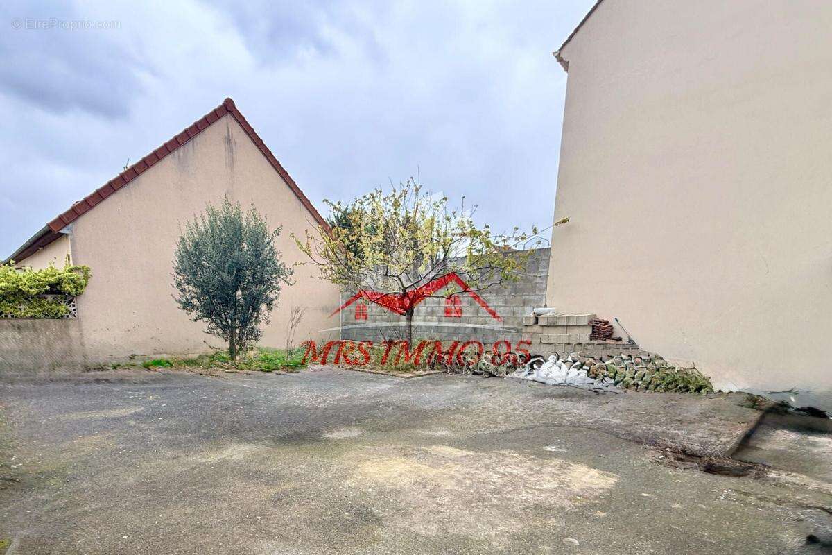 Commerce à BRUYERES-SUR-OISE