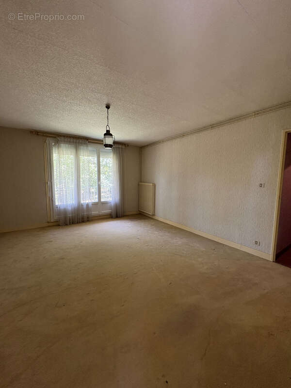 EN EXCLUSIVITÉ   Appartement avec balcon et vue dégagée sur parc   Vierzon - photo 5