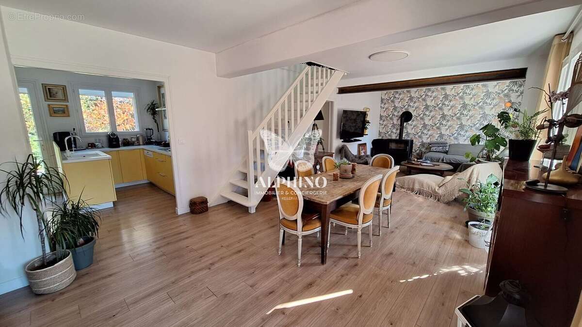 Maison à BUSSEROLLES