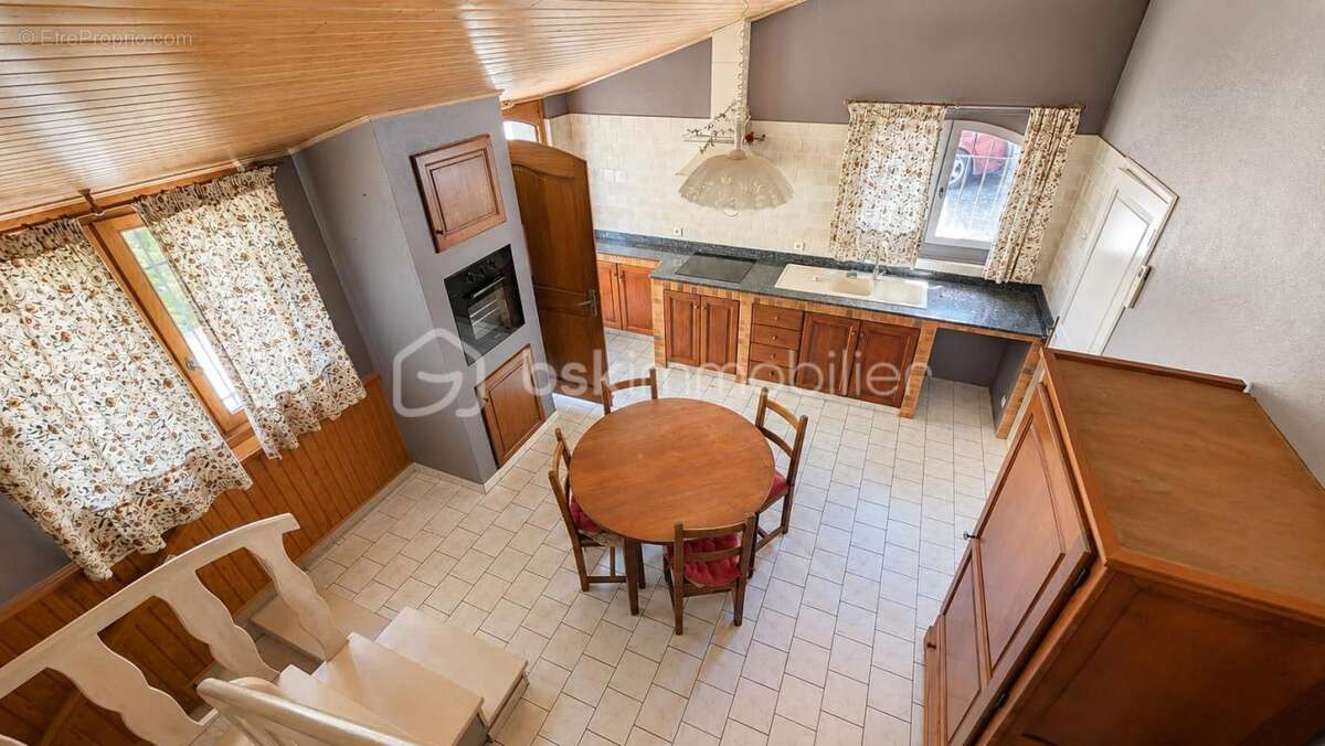 Maison traditionnelle avec très belle vue, grands volumes et terrain de plus de 2 000 m² - photo 23