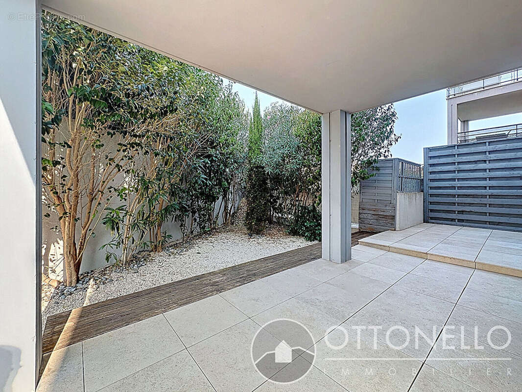 Appartement à ROQUEBRUNE-SUR-ARGENS