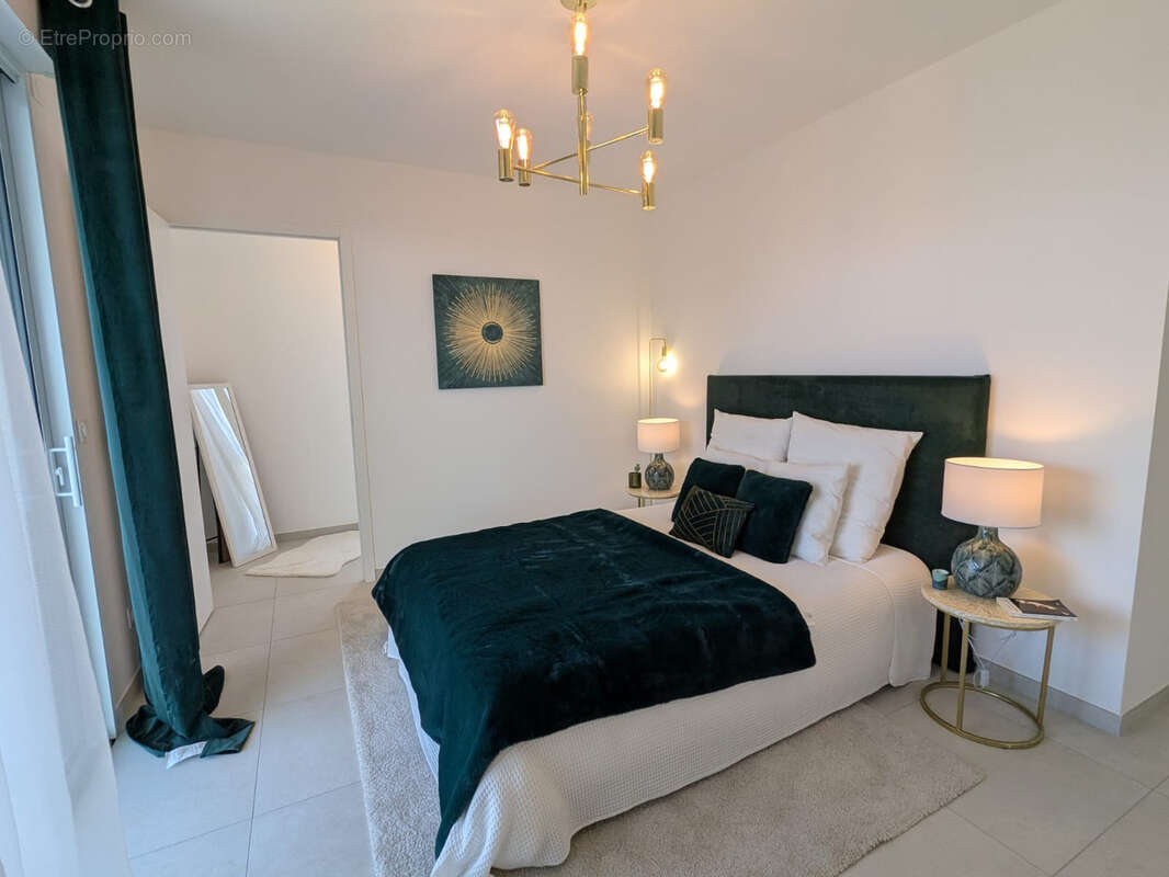 Appartement à SAINT-LAURENT-DU-VAR