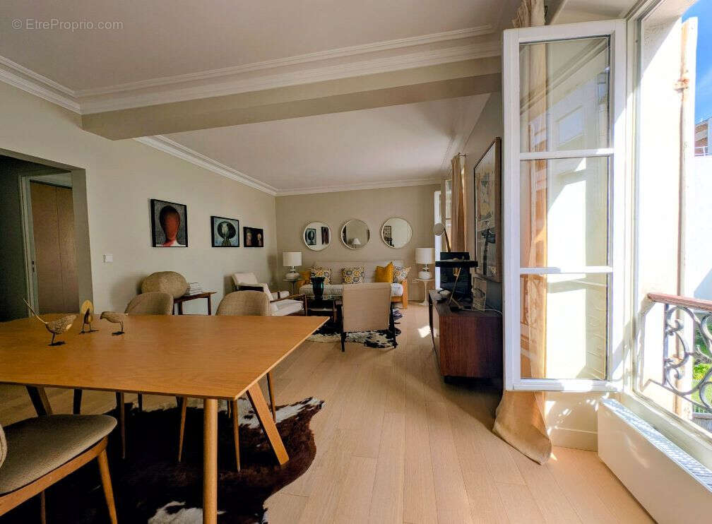 Appartement à PARIS-11E