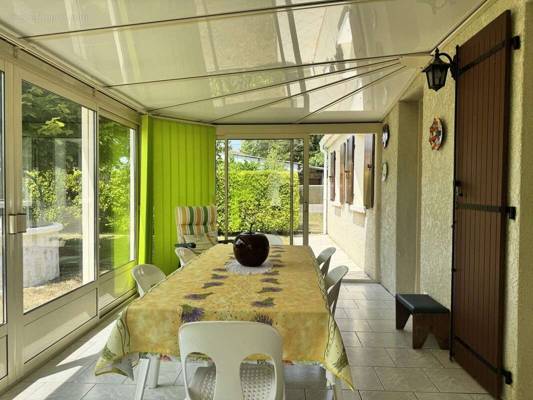 Maison 107 m² à Semussac  - photo 7