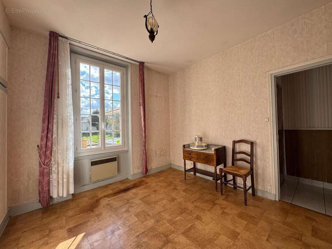   - Maison à THOUARS