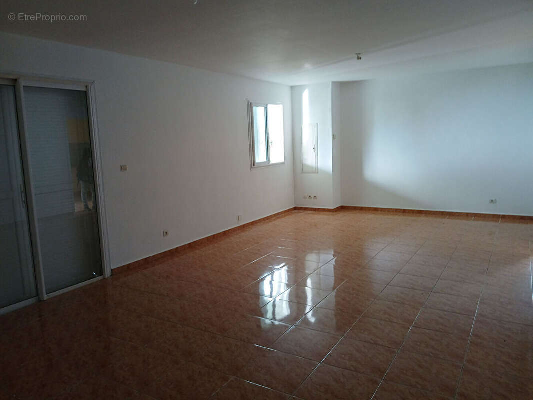 VILLA F4 de 110 m² sur un terrain de 720 m² STE MARIE - photo 4