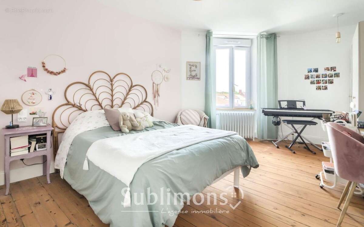 Maison à SAINT-MACAIRE-EN-MAUGES