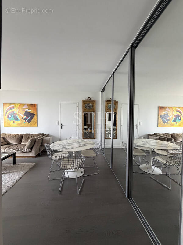 Appartement à PARIS-1E