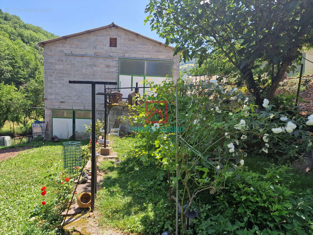 Maison à LAVAL-ROQUECEZIERE