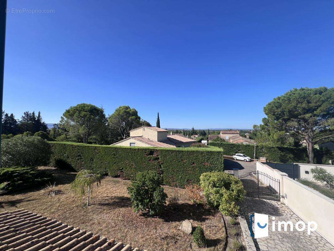Belle maison des années 80 sur grand terrain de plus de 1000 m² avec piscine - photo 7