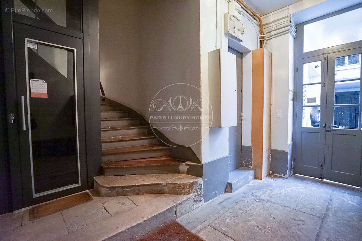 Appartement à PARIS-1E