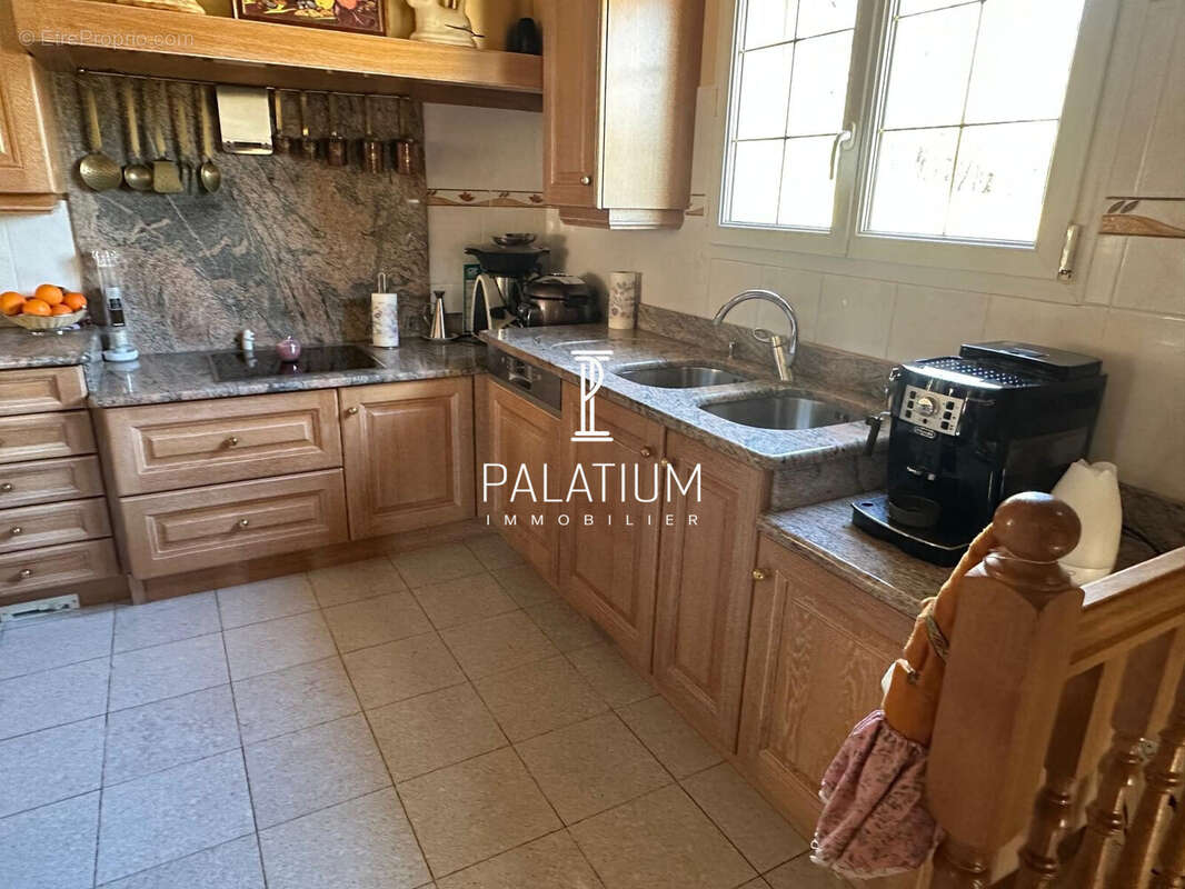 Maison 297 m² à Greoux-Les-Bains  - photo 4