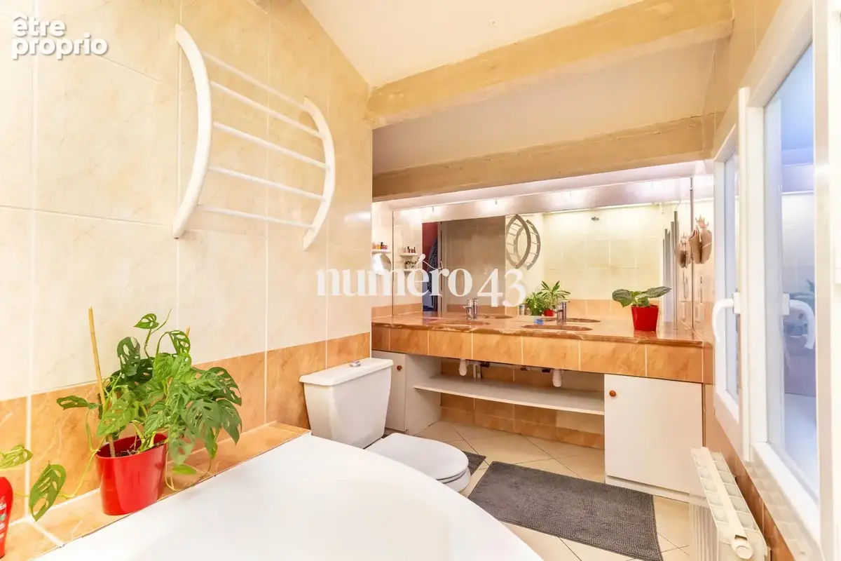 Maison 8 pièces 209 m² à vendre à Saint-Medard-En-Jalles (33160) - photo 9