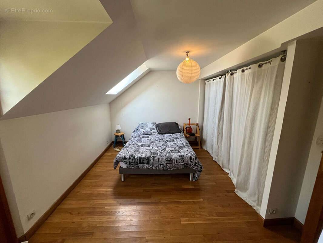 Maison à CHEVILLON-SUR-HUILLARD