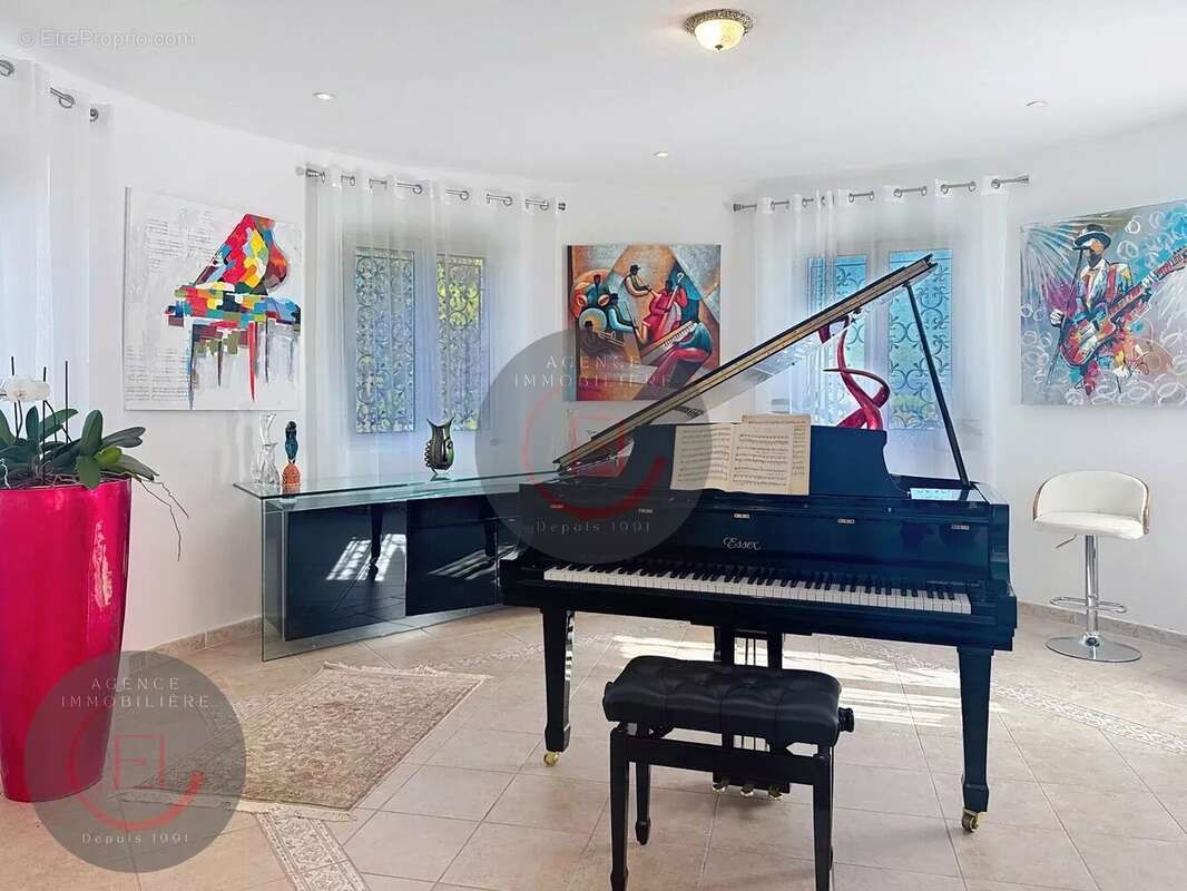 Maison à LES ADRETS-DE-L&#039;ESTEREL