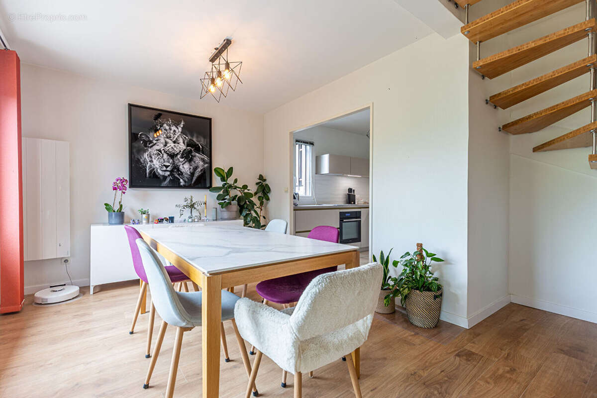 Agence immobiliere laforet - "monstera" - poisy - appartement duplex t4 de 96.01m² (84,05m2 carrez) - dernier etage - terrasse - - photo 6