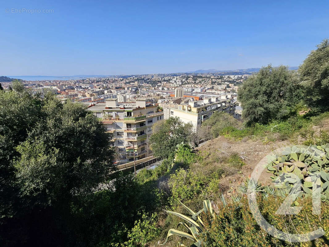 Terrain à NICE