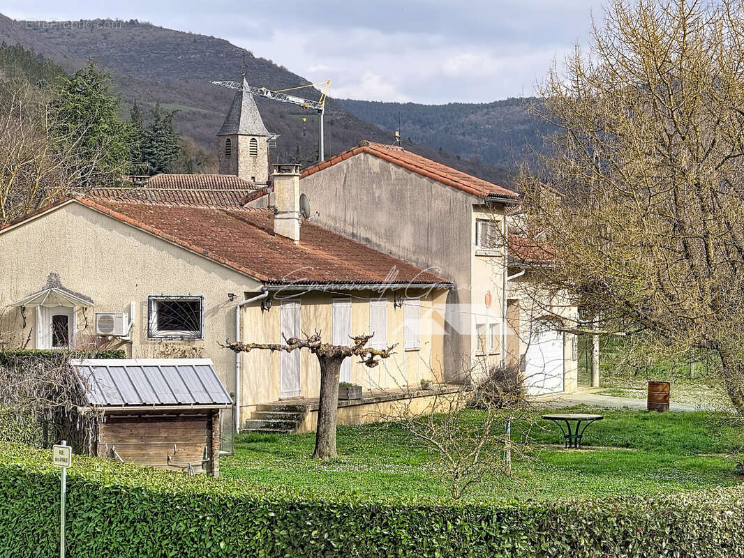 Maison familiale avec garage et grand jardin // Plain-pied - photo 3