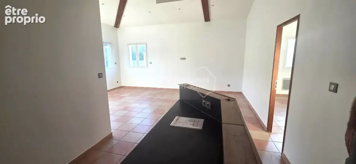 LE ROVE! Dans résidence récente au calme à flanc de collines, bel appartement de type 3 de 64 m² au 1er étage d'une petite copro - photo 9