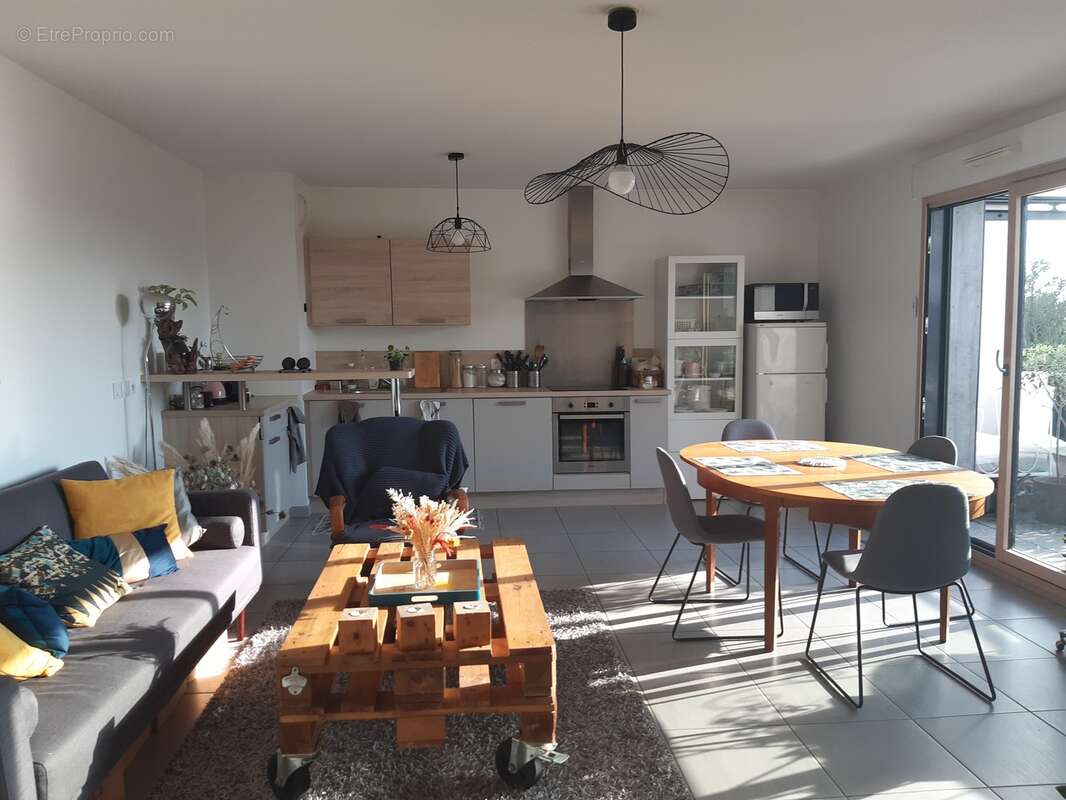 Appartement à MEYZIEU