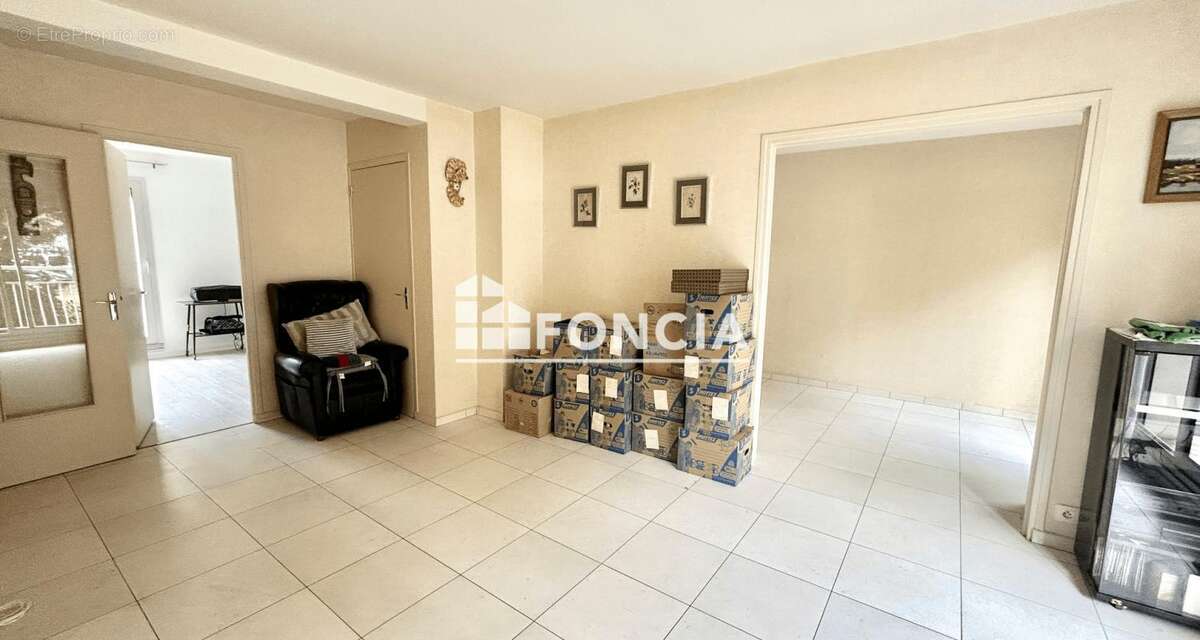 Appartement à FRESNES