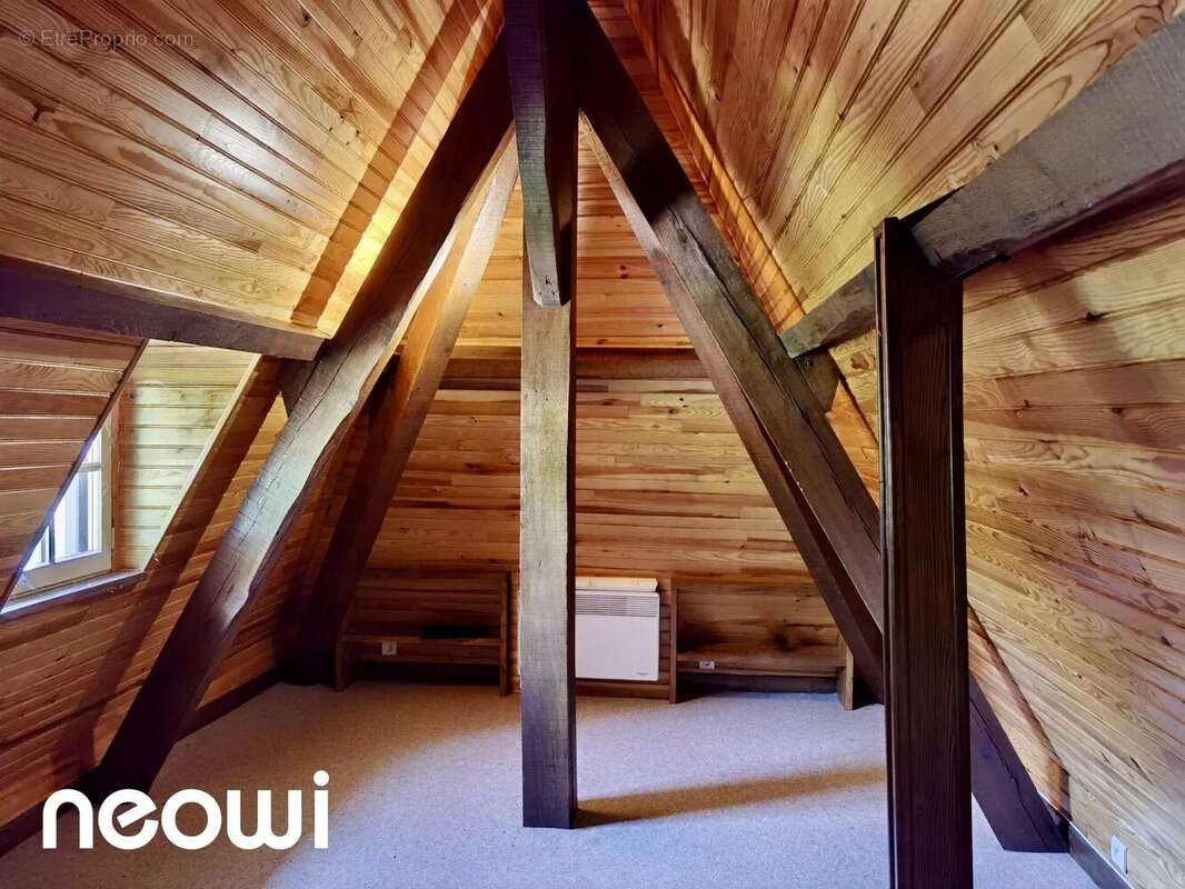 Maison à VIC-SUR-CERE