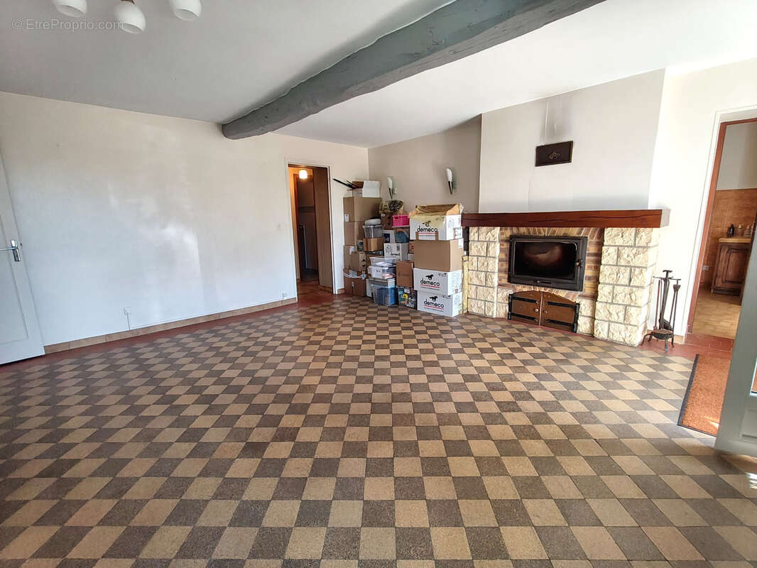 TREVOL   Maison type longère 114 m2 avec dépendances sur 2 455 m2 de terrain - photo 3