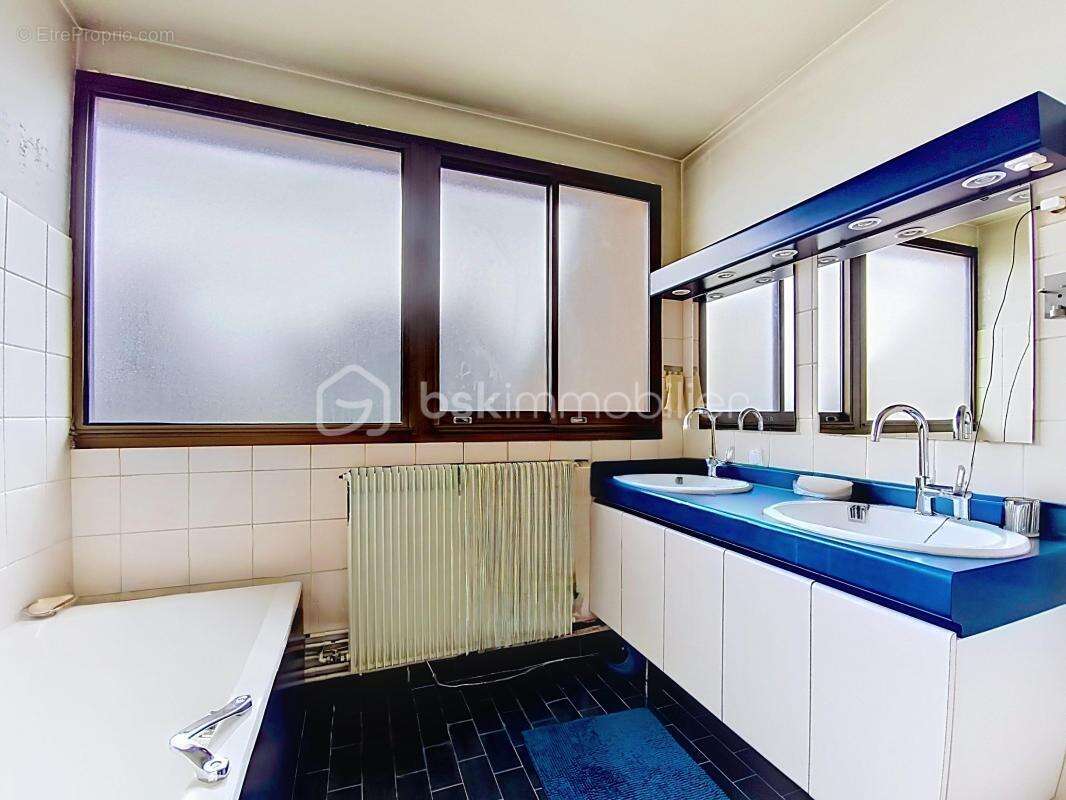Maison sur la commune de Chatou - photo 17