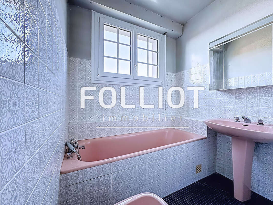 Maison à FONTAINE-ETOUPEFOUR