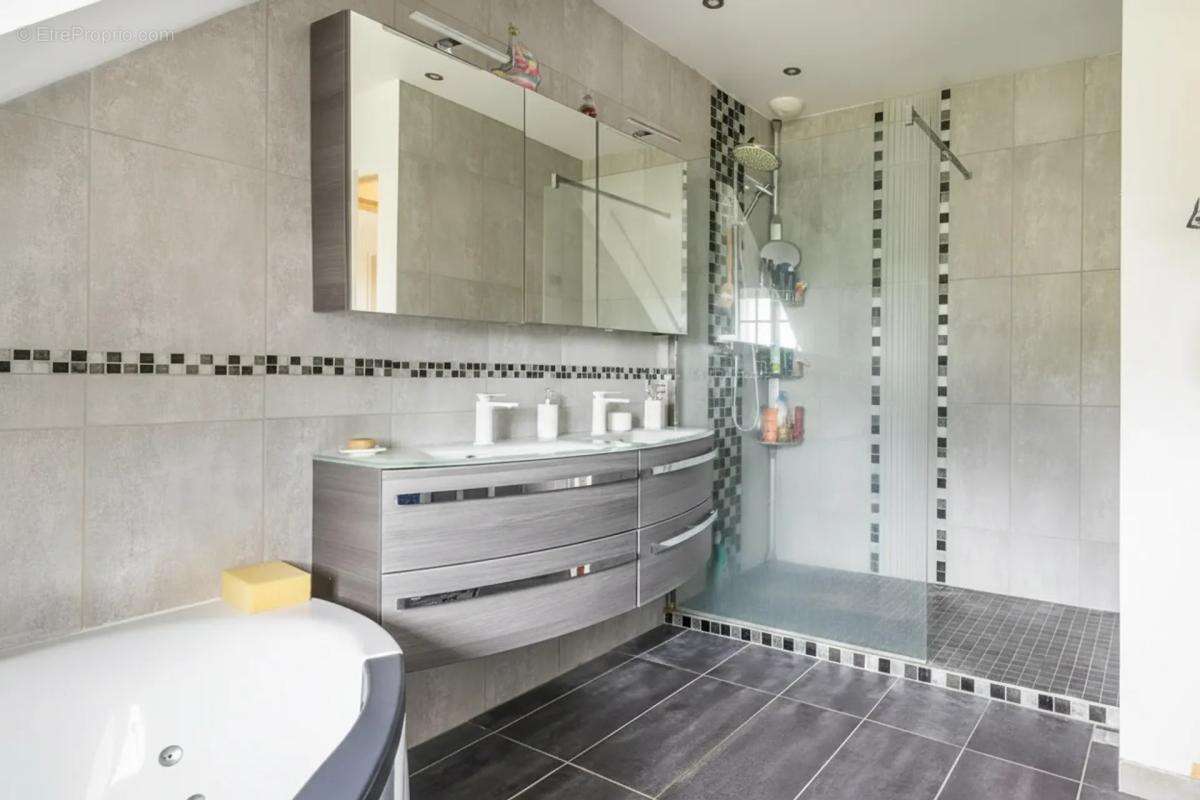 Maison de 5 pièces de 130 m² à Breux-Jouy - photo 16