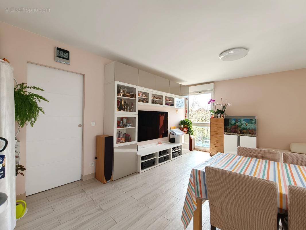 Appartement à BUSSY-SAINT-GEORGES