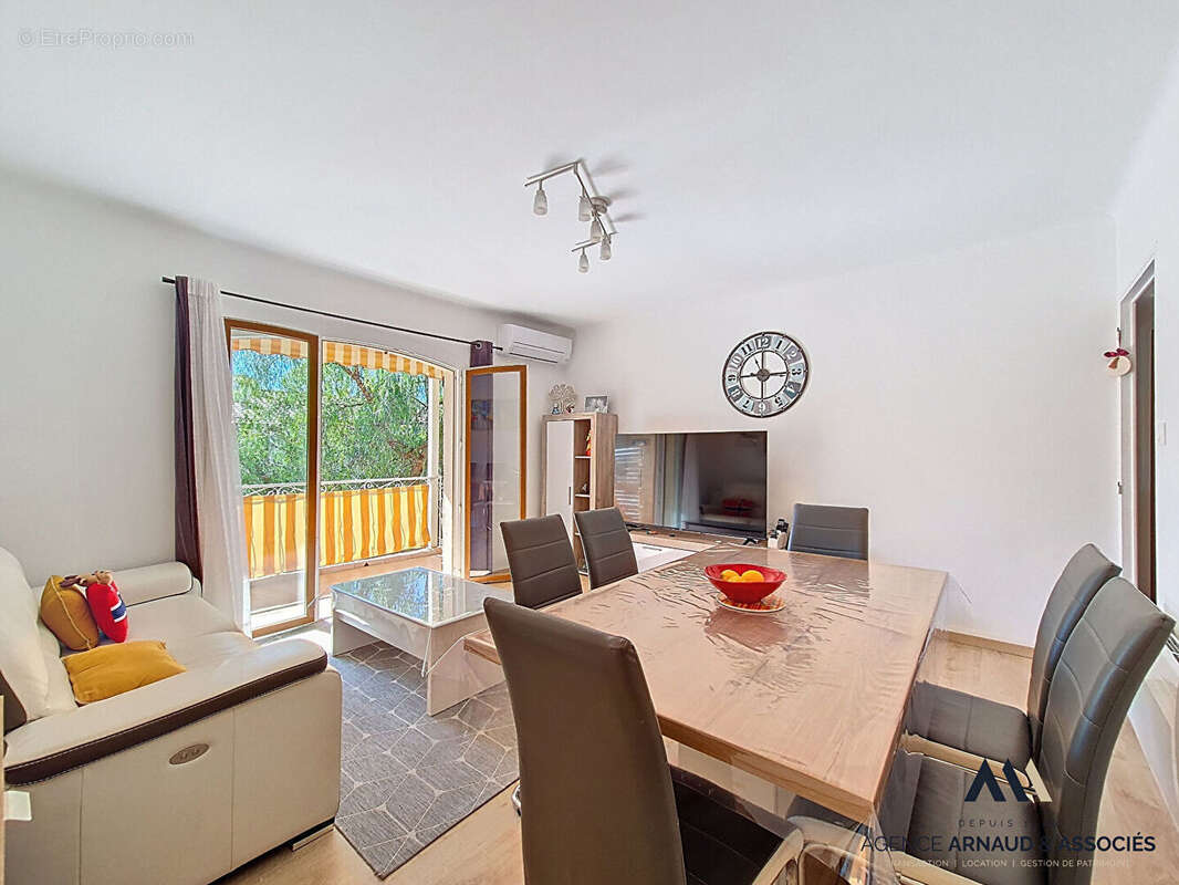 Appartement à SAINT-CYR-SUR-MER