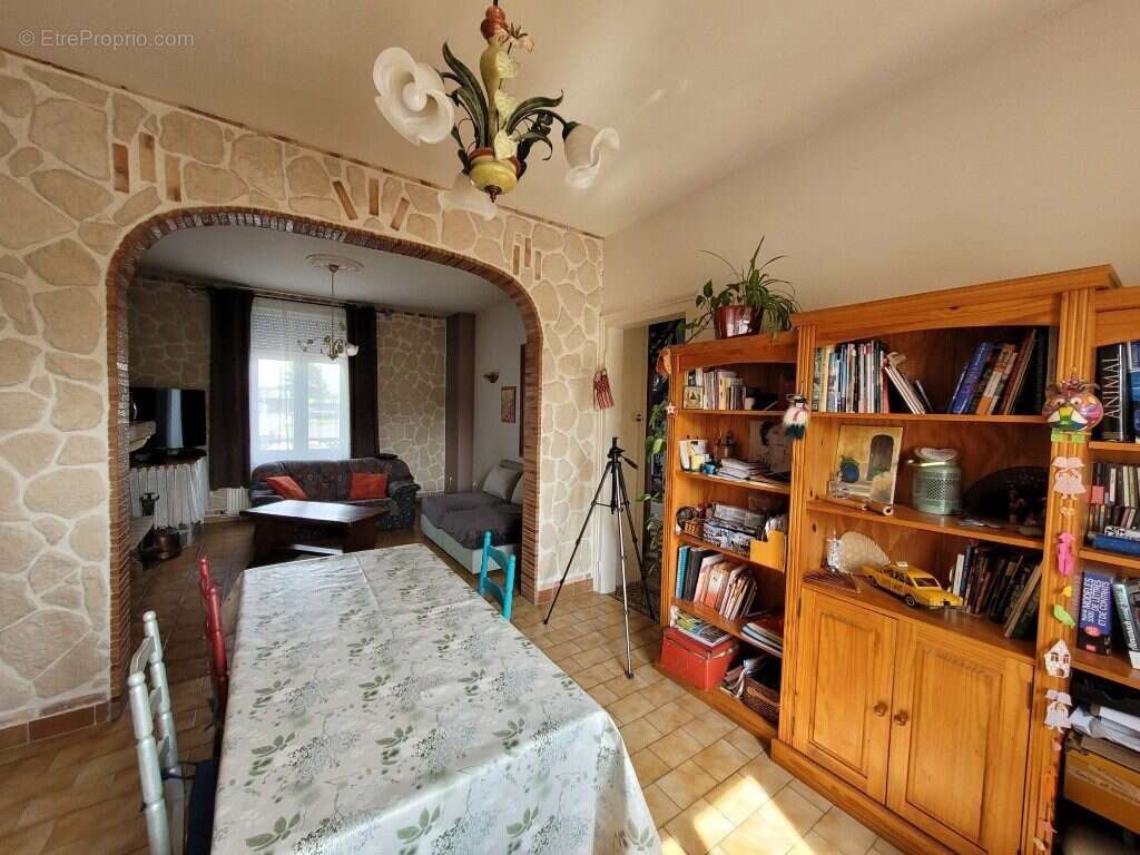 Maison à AVESNELLES