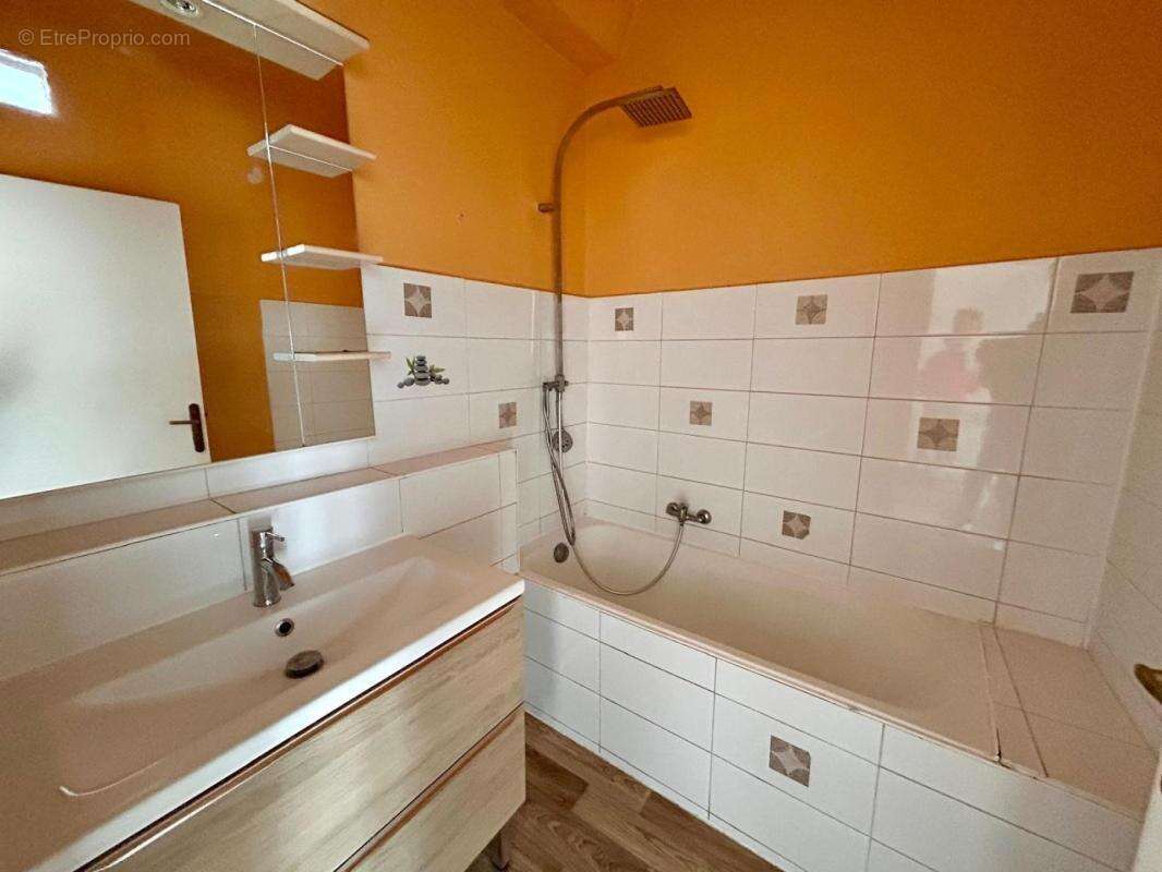 A VENDRE : T3 60m2 - FREJUS - Centre Historique - photo 5