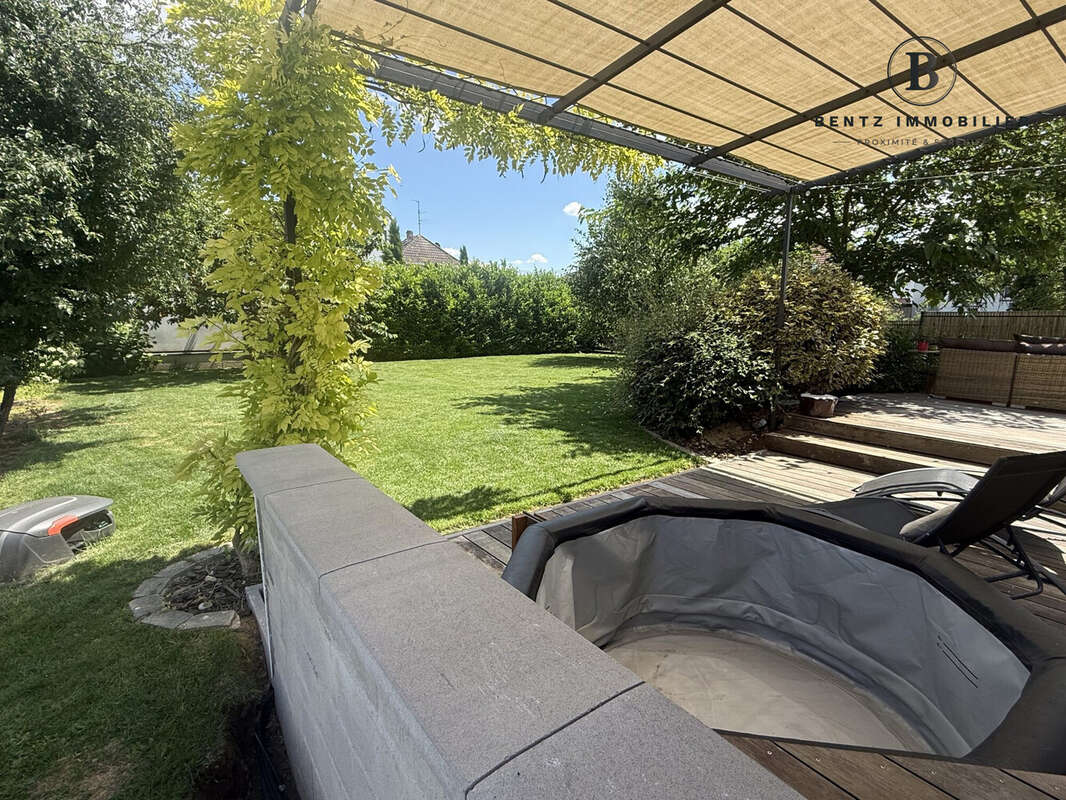 Terrasse acec jacuzzi - Maison à NIEDERHAUSBERGEN
