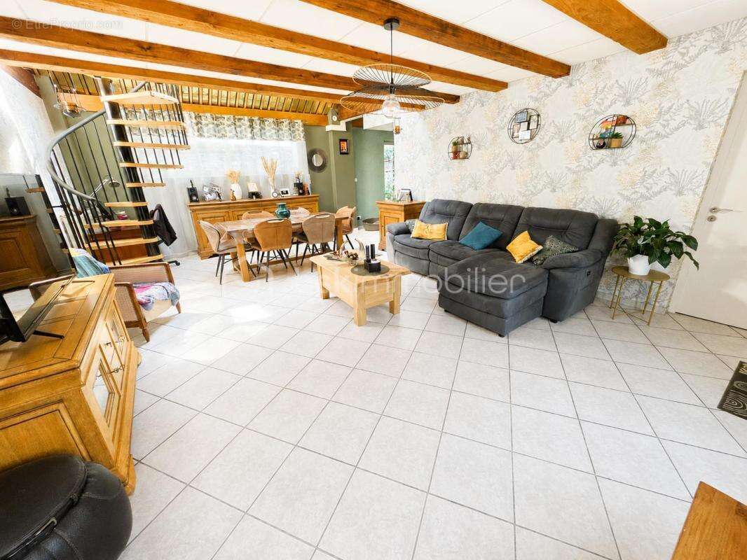  Arreux Rare sur le secteur, confort, luminosité et tranquillité pour cette maison - photo 2
