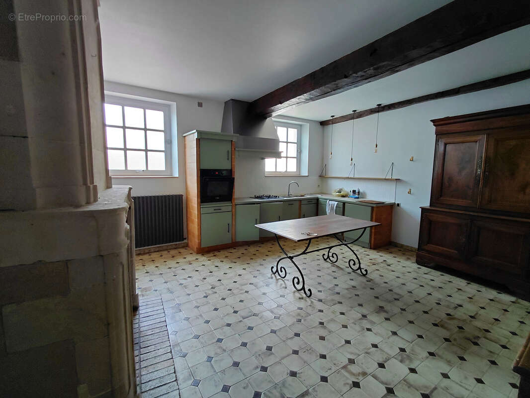 Maison familiale avec dépendances et jardin en centre-ville de La Flèche ! - photo 10