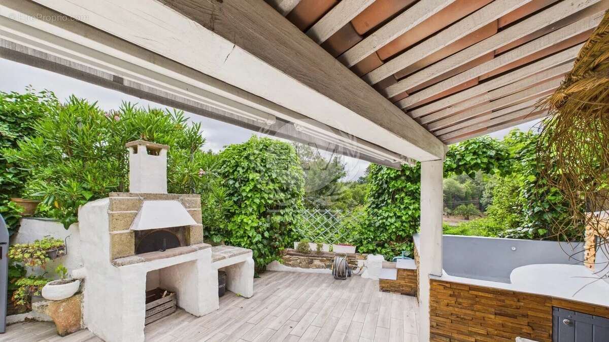 Maison à PLAN-DE-LA-TOUR