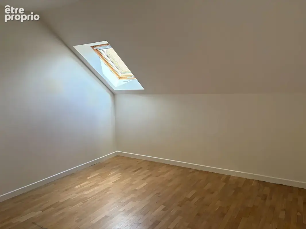 Buc  cerf volant grand f3  dernier etage avec balcon, cave et parkings - photo 9