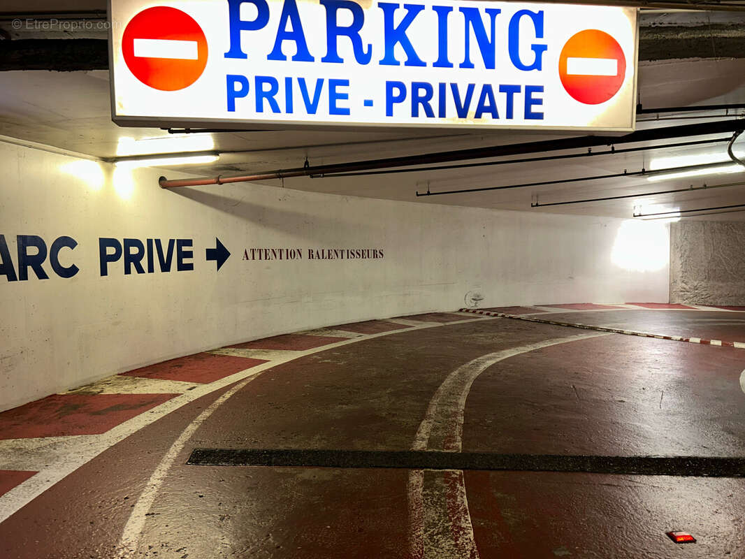 Parking à PARIS-3E