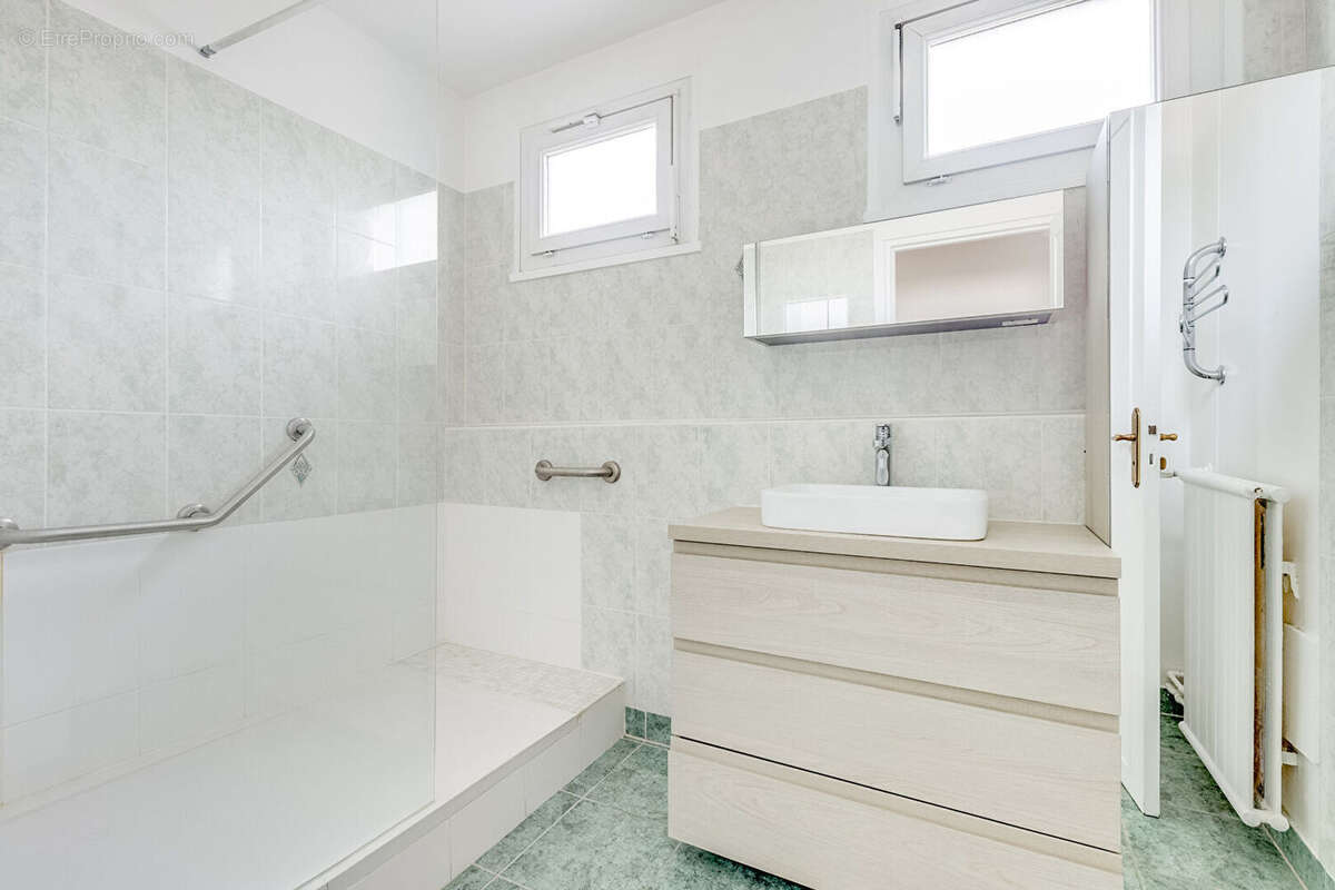 Appartement à PARIS-19E