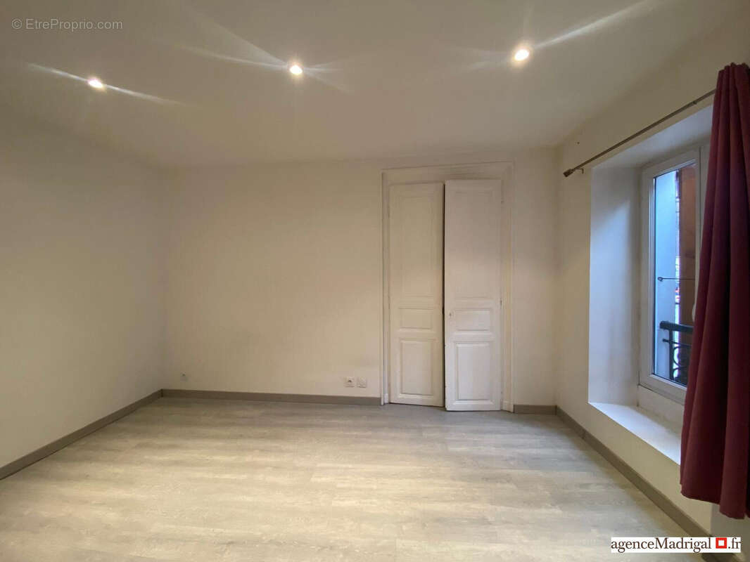 Appartement 38 m² à Saint-Laurent-Du-Pont  - photo 4