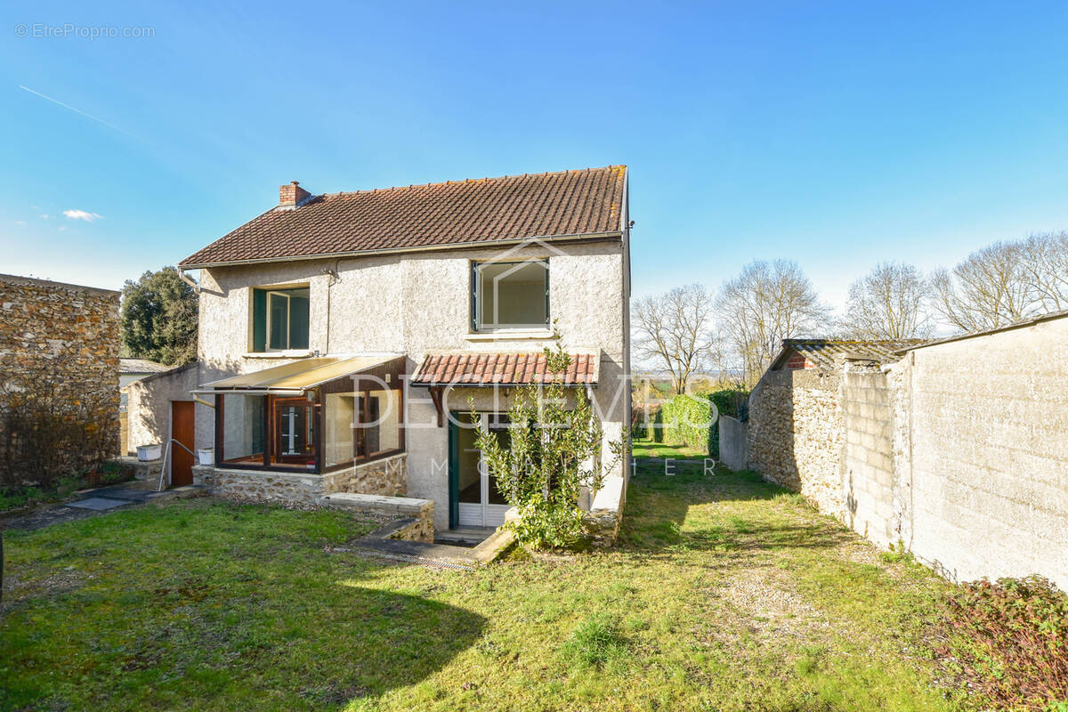 Maison à MORAINVILLIERS