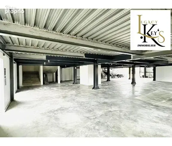 Commerce 1600 m² à La Rochelle  - photo 4