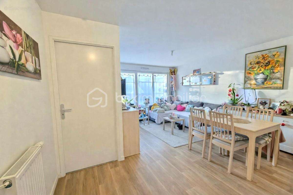 Appartement à COURCOURONNES
