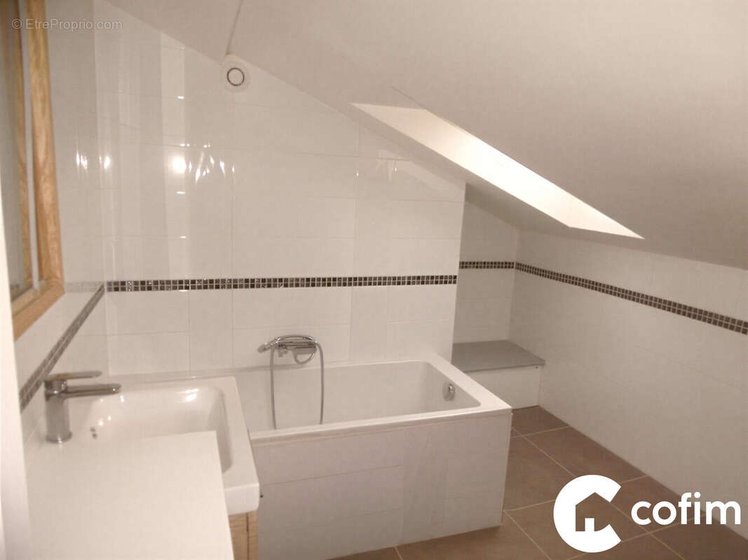 Appartement 49 m² à Nay  - photo 5